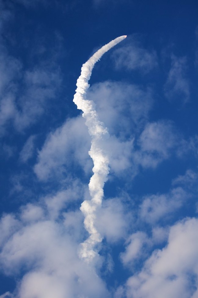 STS-133 Discovery vapor trail